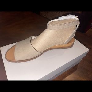 Reaction Kenneth Cole Jolly Taupe Sandals